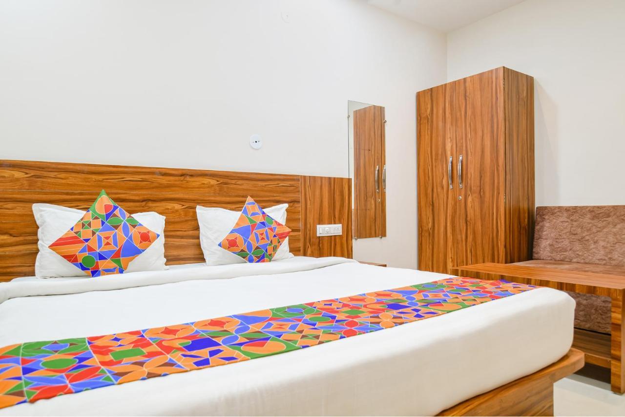 Hotel O Blue Sky 印多尔 外观 照片