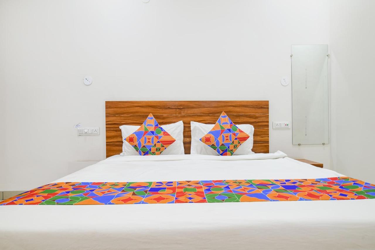 Hotel O Blue Sky 印多尔 外观 照片