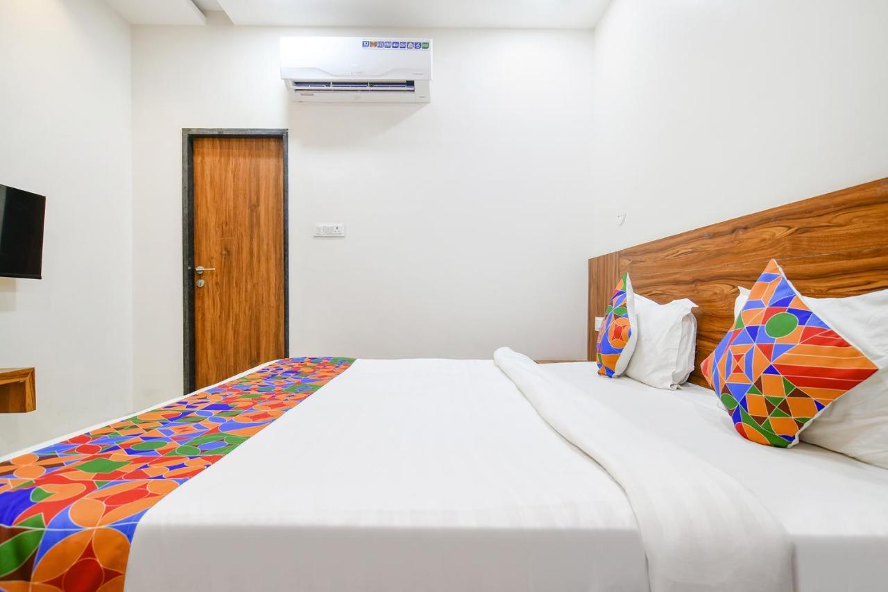 Hotel O Blue Sky 印多尔 外观 照片