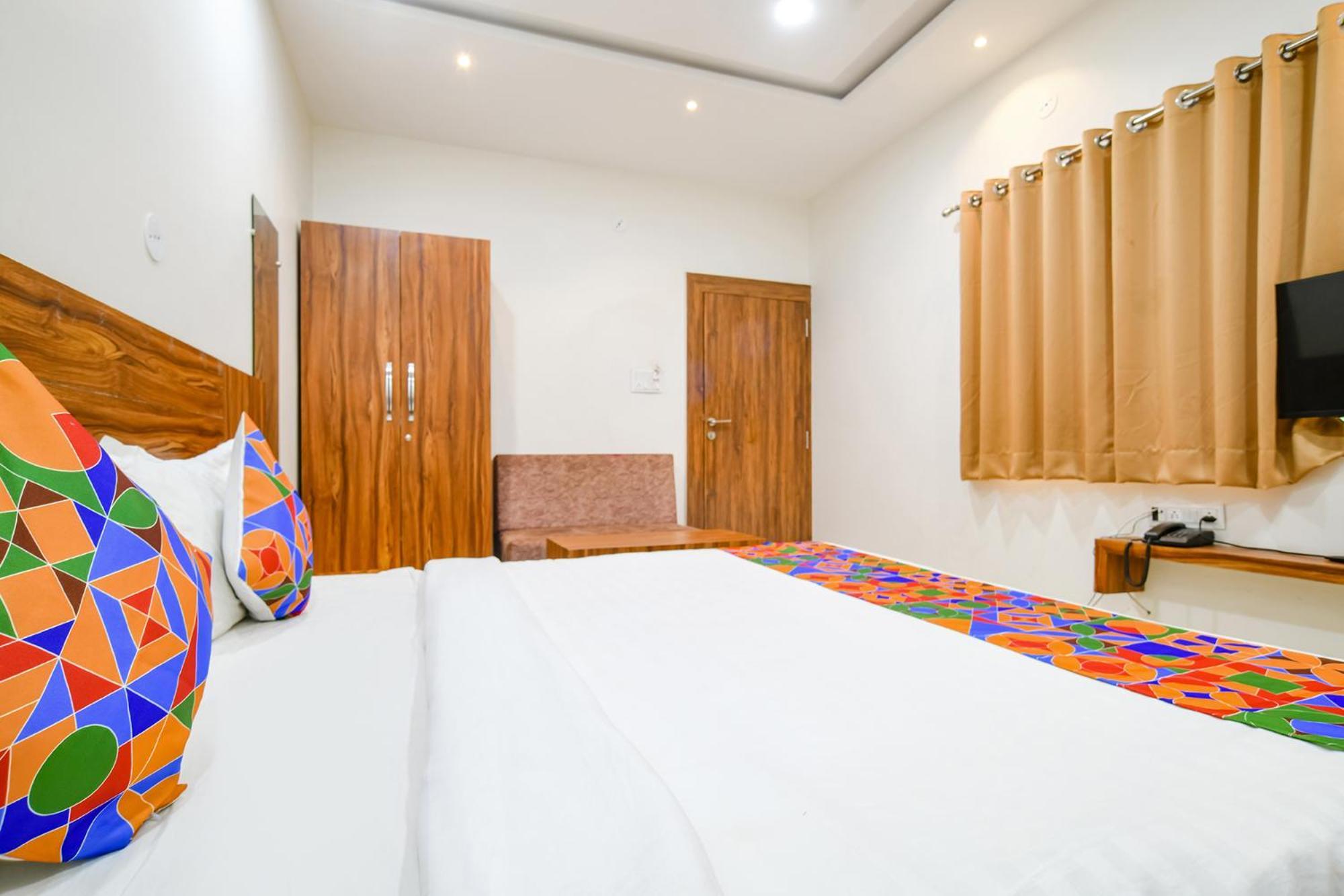 Hotel O Blue Sky 印多尔 外观 照片