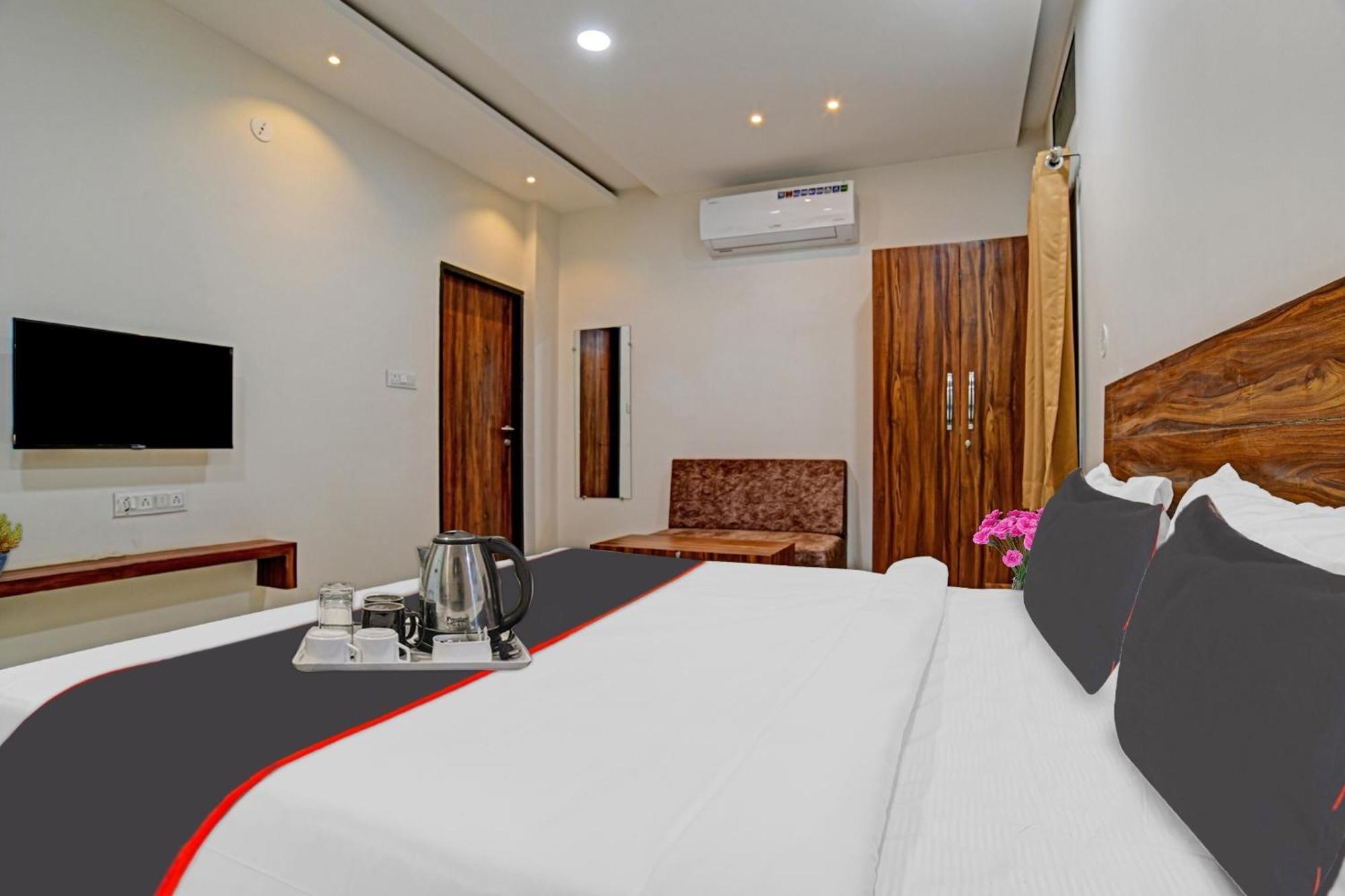 Hotel O Blue Sky 印多尔 外观 照片