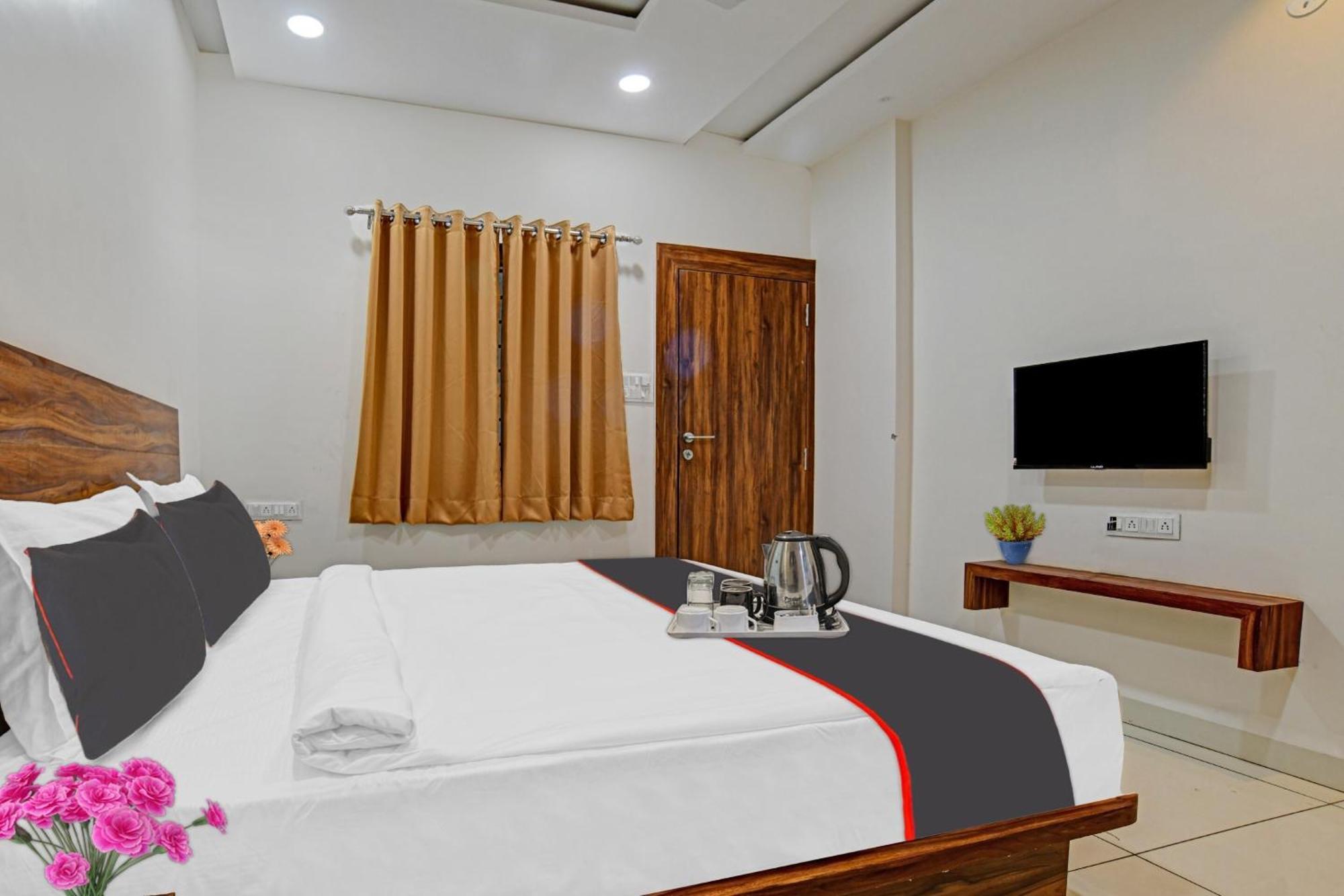 Hotel O Blue Sky 印多尔 外观 照片