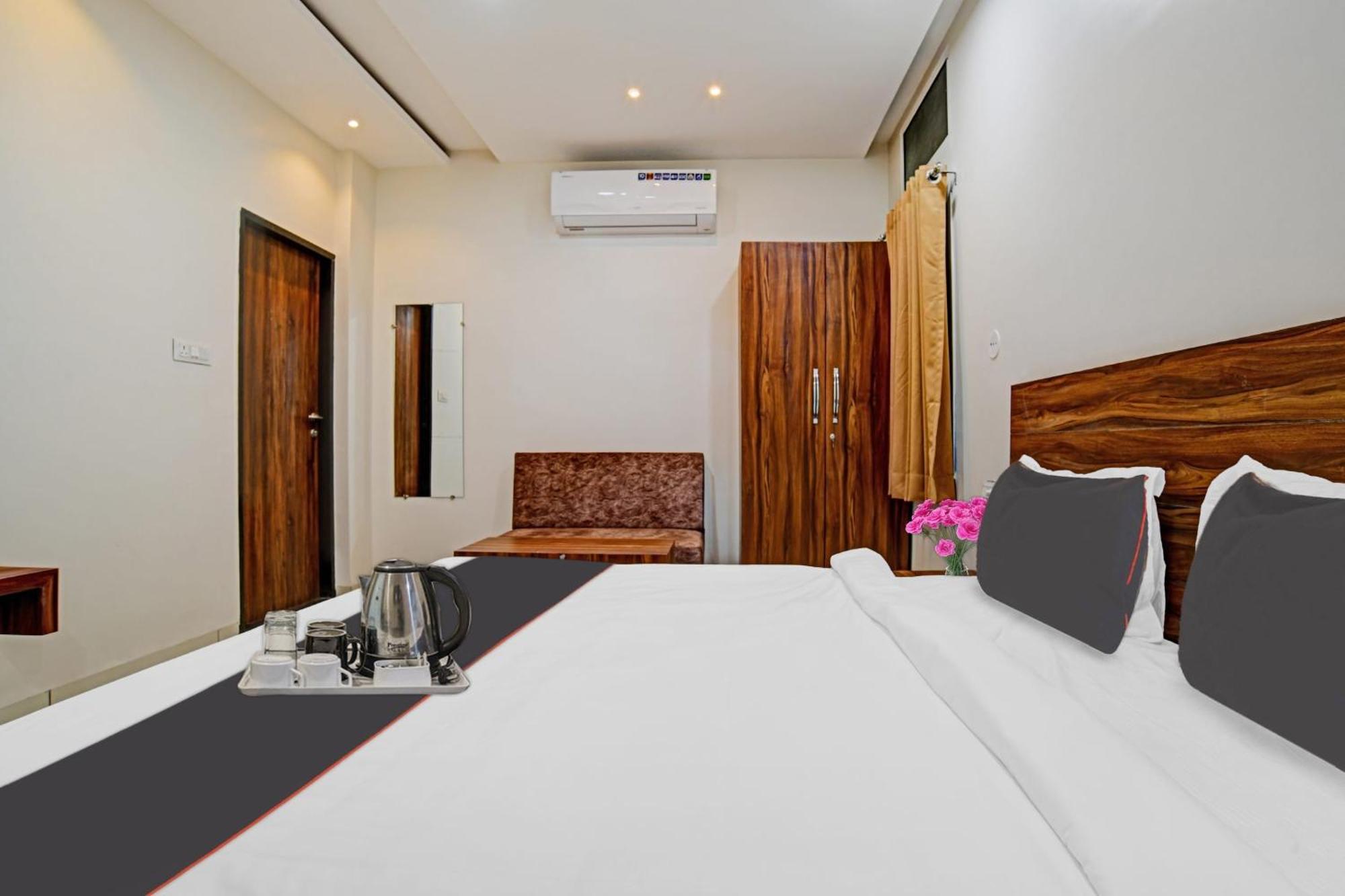 Hotel O Blue Sky 印多尔 外观 照片